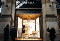 Prada compra Versace com desconto bilionário em meio a temor tarifário