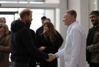 Príncipe Harry se reúne com vítimas da guerra na Ucrânia