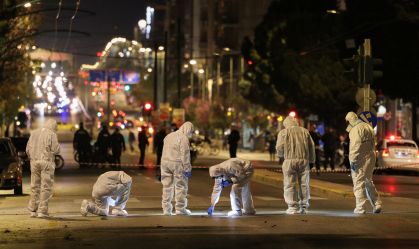 Bomba explode fora de sede da Hellenic Train em Atenas; não há feridos