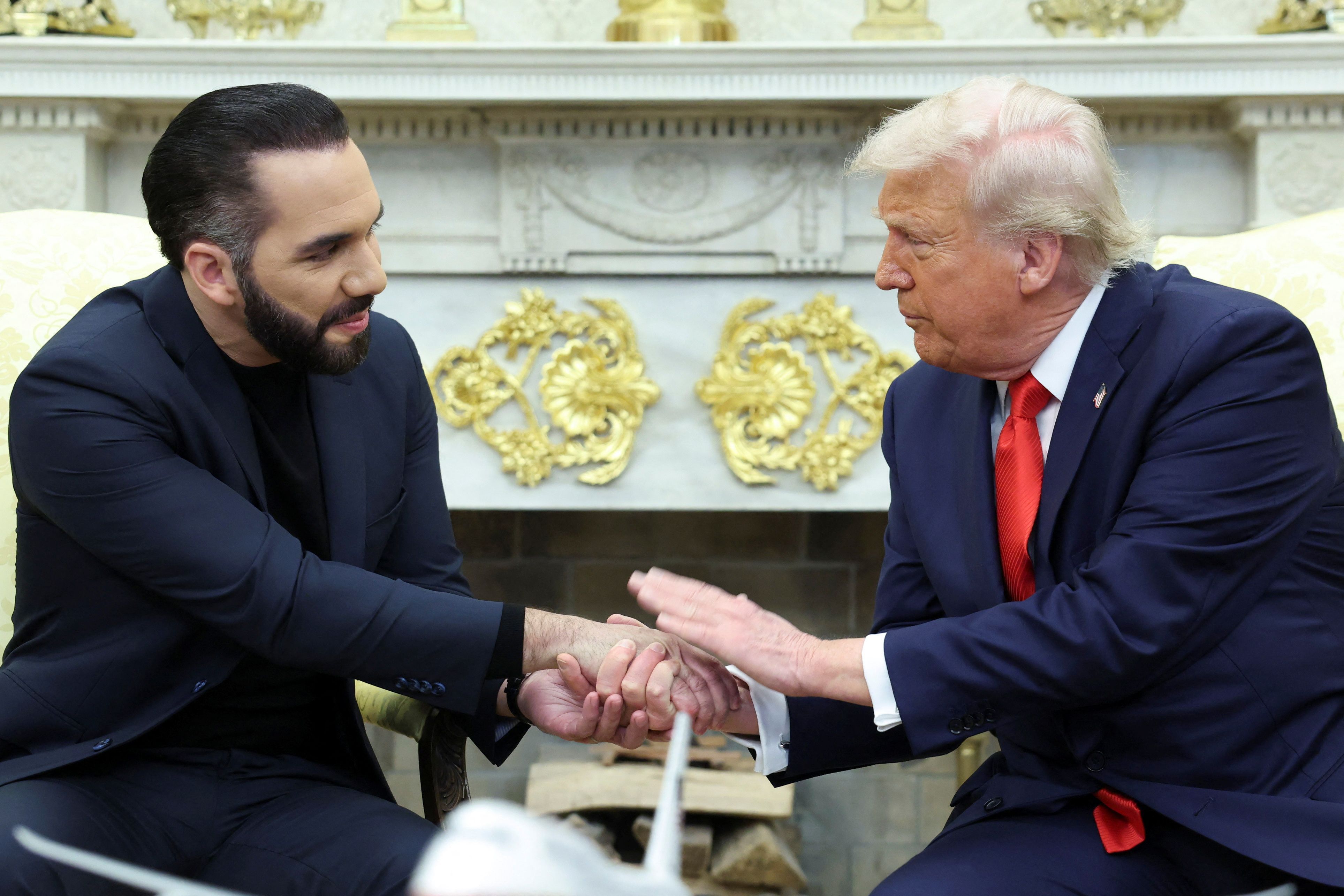 Trump diz estar aberto a deportar criminosos "locais" para El Salvador