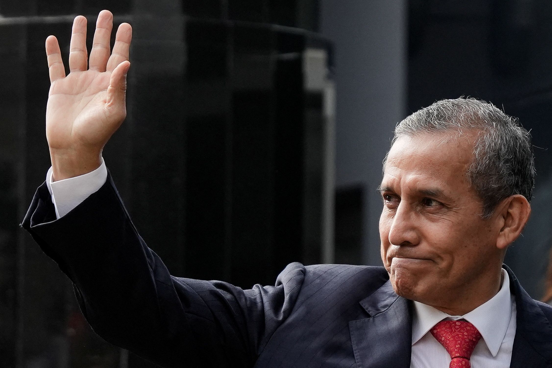 Ex-presidente peruano Ollanta Humala chega e a tribunal em Lima