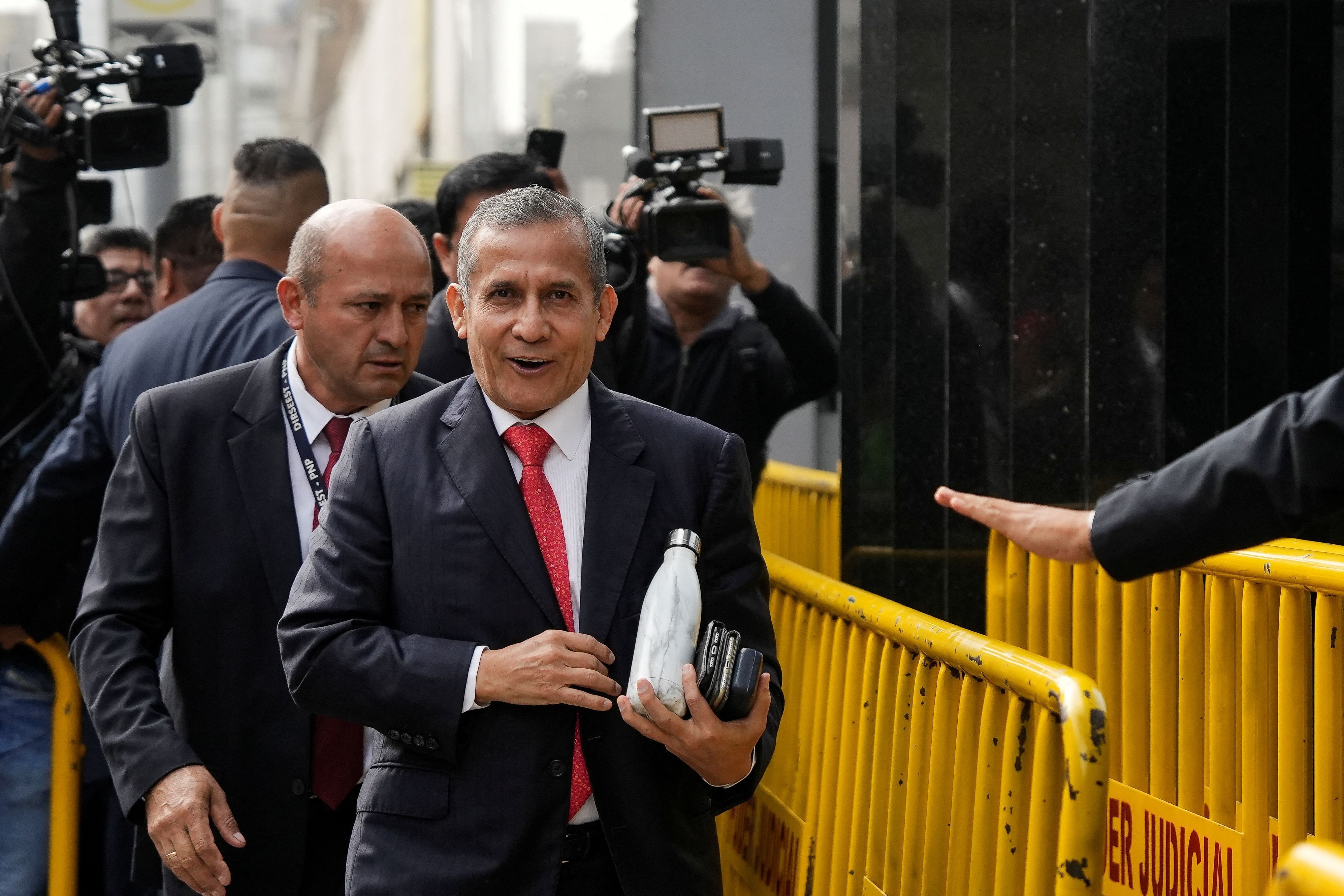 Ex-presidente peruano Ollanta Humala chega a tribunal