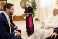 Papa estava visivelmente "muito doente" um dia antes de morrer, diz Vance