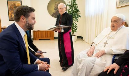Papa estava visivelmente "muito doente" um dia antes de morrer, diz Vance