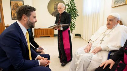 O vice-presidente dos EUA, JD Vance, se encontra com o papa Francisco um dia antes da morte do lider católico