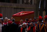 Caixão do papa Francisco será fechado às 15h na sexta-feira (25)