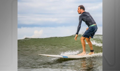 Quem era o surfista francês que morreu afogado após grandes ondas em Santos