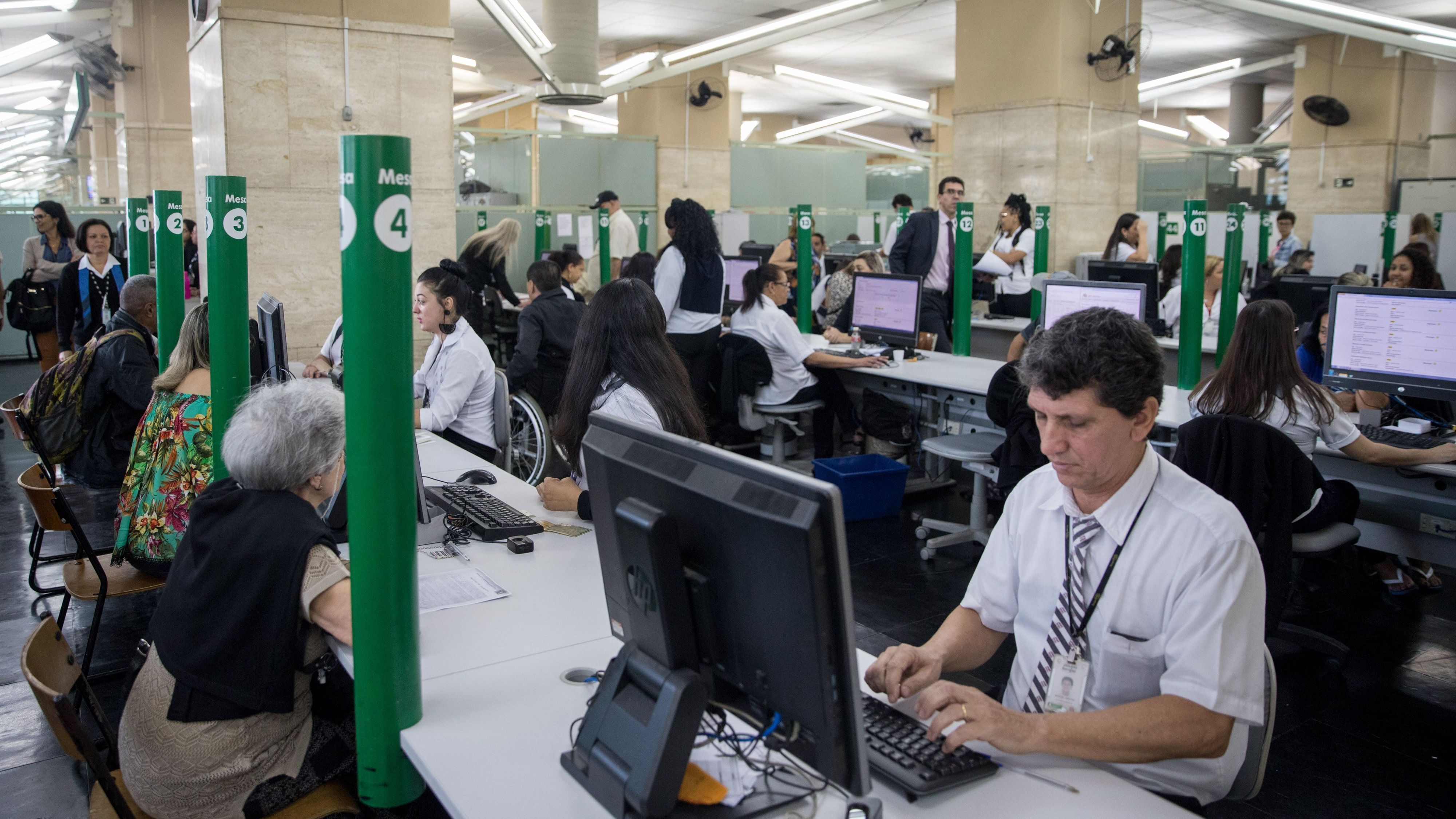 Interior do Poupatempo de Sé, na região central de São Paulo