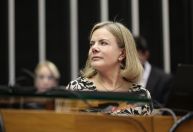 INSS: Maioria dos grupos suspeitos começou no governo Bolsonaro, diz Gleisi