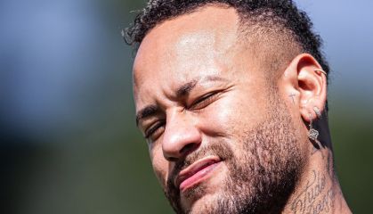 Lesionado, Neymar reaparece em publicidade