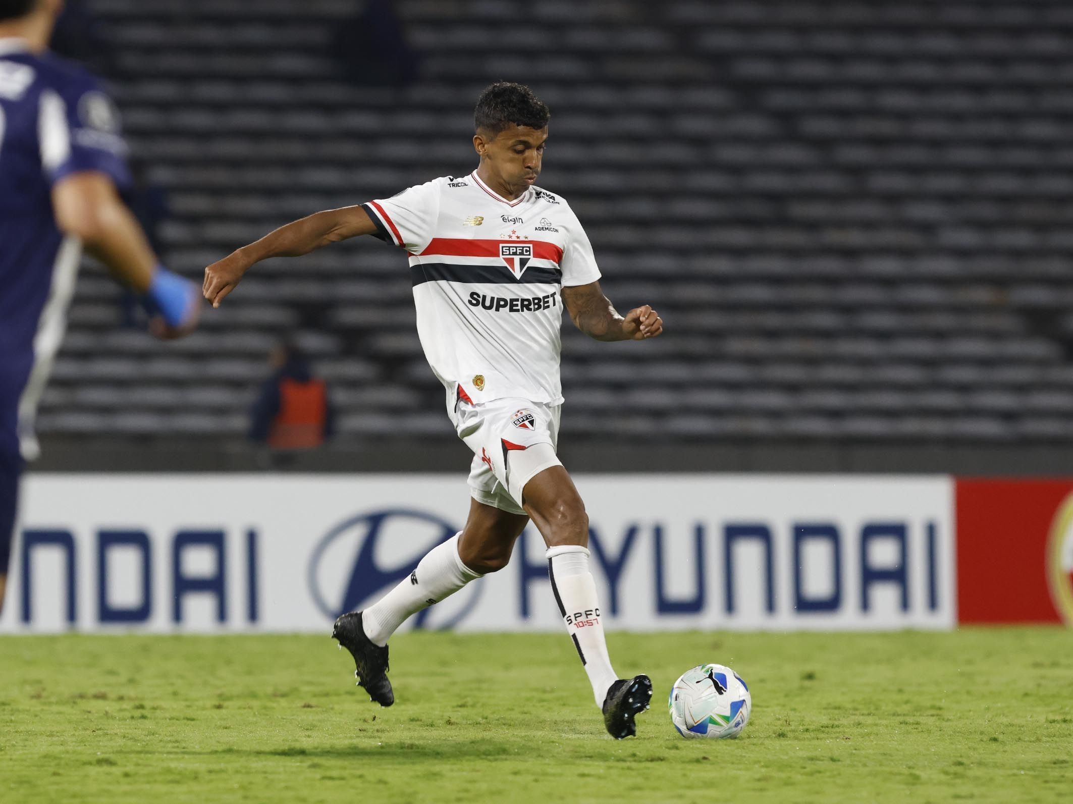 Luiz Gustavo está entre os jogadores que não seguem no Tricolor Paulista em 2026
