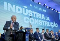 Lula critica gestão de SP por palafitas na Baixada Santista: "Vergonha"