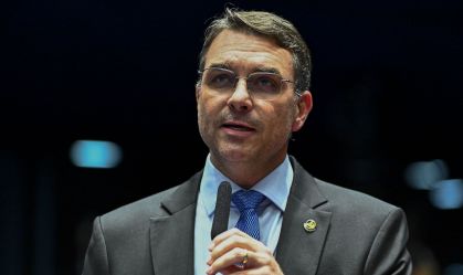 “Processo tem que ser imediatamente anulado”, diz Flávio Bolsonaro à CNN