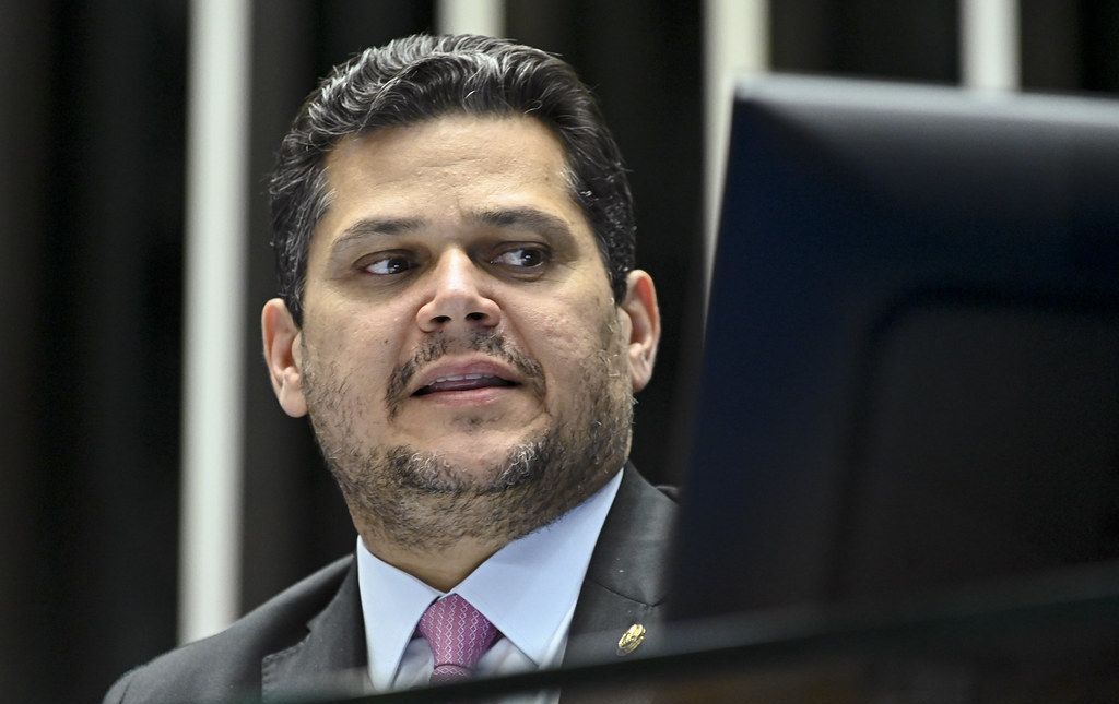 Imagem de destaque do post: Alcolumbre resiste a Messias no STF em estratégia de poder, diz analista