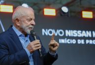 “País não pode viver eternamente de Bolsa Família”, diz Lula