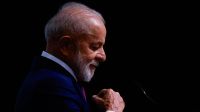 Lula perde influência no exterior e é impopular em casa, diz The Economist