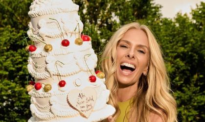Adriane Galisteu mostra bolo de aniversário de três andares: "Sou grata"