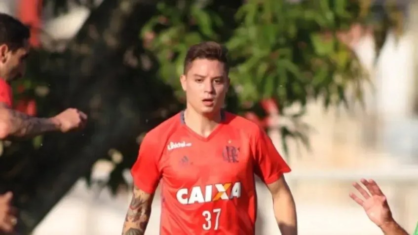 Adryan durante treino do Flamengo • Gilvan de Souza / Flamengo