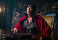 Anjelica Huston revela que está curada de câncer: “Bem sério”