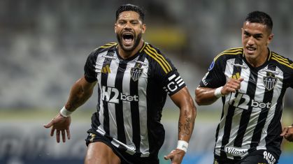 Hulk comemora gol contra Deportivo Iquique