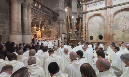 Missa para papa Francisco é celebrada no Santo Sepulcro de Jerusalém