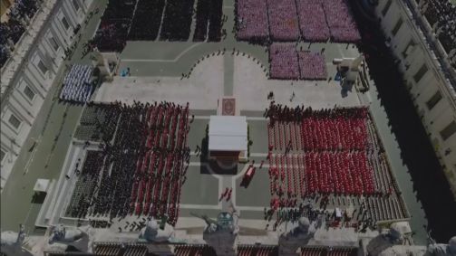 Autoridades da Igreja e chefes de Estado acompanham funeral do papa Francisco na Praça de São Pedro