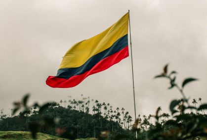 Colômbia revoga tarifas de 100% sobre produtos do Equador