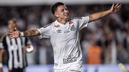 Em noite marcada por lesão de Neymar, Barreal comemora gol do Santos contra o Atlético-MG pelo Brasileirão