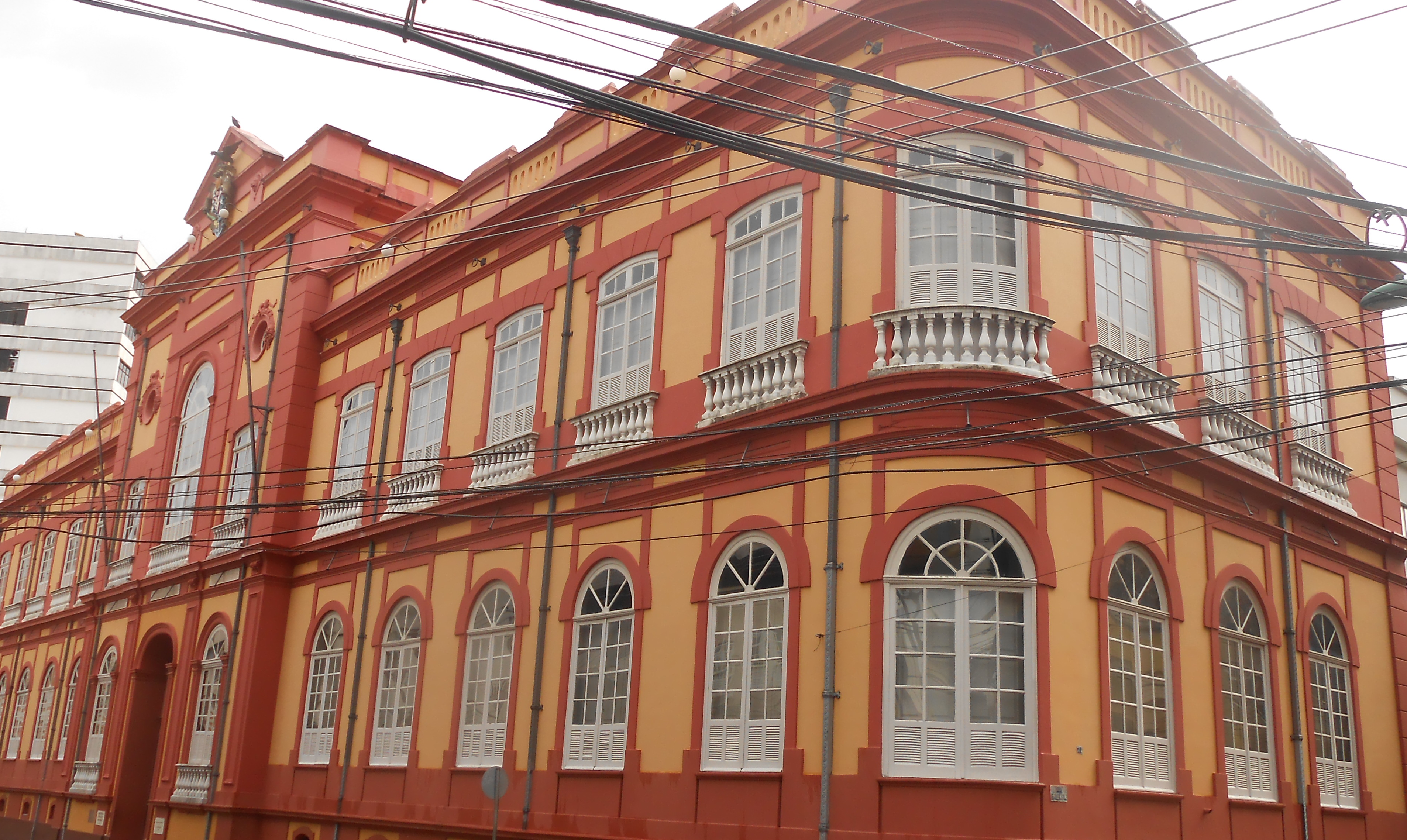 Biblioteca Pública Estadual do Amazonas foi inaugurada em 1910 • Joehawkins/Wikimedia Commons