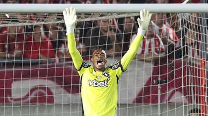 John sofre frango histórico em jogo Estudiantes x Botafogo pela Libertadores