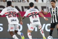 Em jogo movimentado, Botafogo e São Paulo empatam pelo Brasileirão