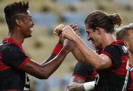 Filipe Luís, do Flamengo, comenta caso Bruno Henrique: "Ele está normal"