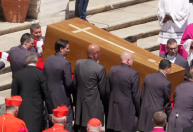 Visitação do túmulo do papa Francisco é aberta ao público neste domingo