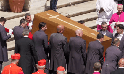 Enterro do Papa Francisco: caixão chega à Basílica de Santa Maria Maggiore
