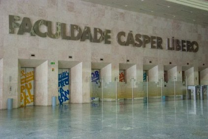 Letreiro da Faculdade Cásper Líbero