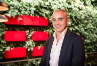 "Passos ao futuro", diz CEO da TIM à CNN após anúncio de R$ 1 bilhão