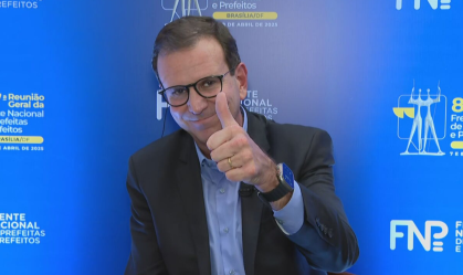 Líder em pesquisa, Paes nega à CNN plano de disputar governo estadual