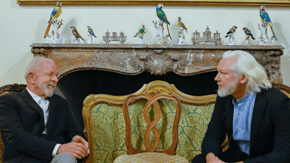 O fundador do WikiLeaks, Julian Assange (d), e o presidente Luiz Inácio Lula da Silva (e)