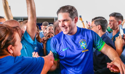 Hugo Motta defende que camisa 2 da Seleção Brasileira continue sendo azul