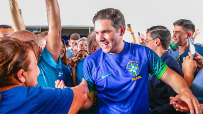 O presidente da Câmara, Hugo Motta (Republicanos-PB), compartilha foto com a camisa número 2 da Seleção Brasileira