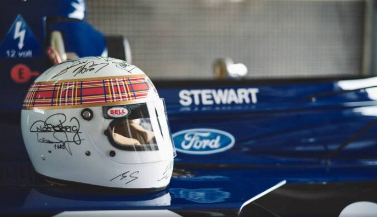 Capacete assinado por Schumacher para GP do Bahrein • Reprodução / F1