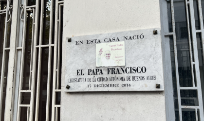 Brasileiro diz à CNN que comprou casa onde papa nasceu a "preço de mercado"