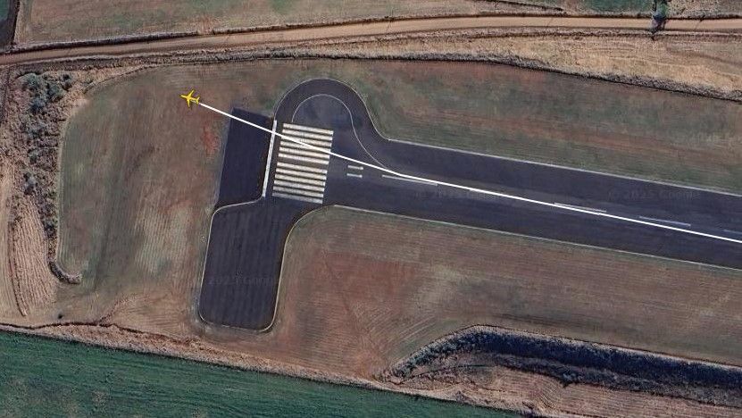 Avião da Latam parou a poucos metros de uma rua em Chapecó (SC) • Reprodução/Flightradar24