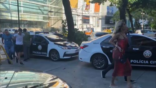 Momento em que mulher trans é presa no Rio de Janeiro