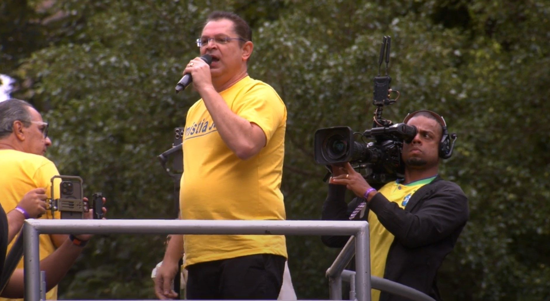 O deputado Sóstenes Cavalcante (PL-RJ) durante ato pela anistia na avenida Paulista, em São Paulo