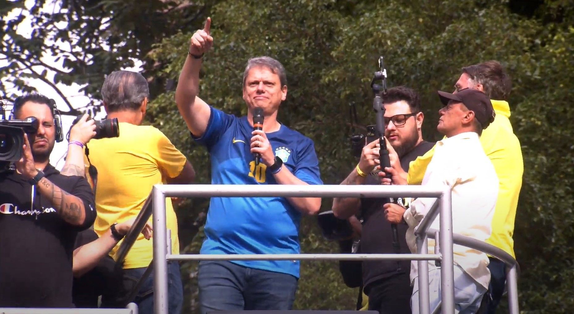 O governador de São Paulo, Tarcísio de Freitas, durante ato na avenida Paulista pela anistia aos condenados no 8 de Janeiro