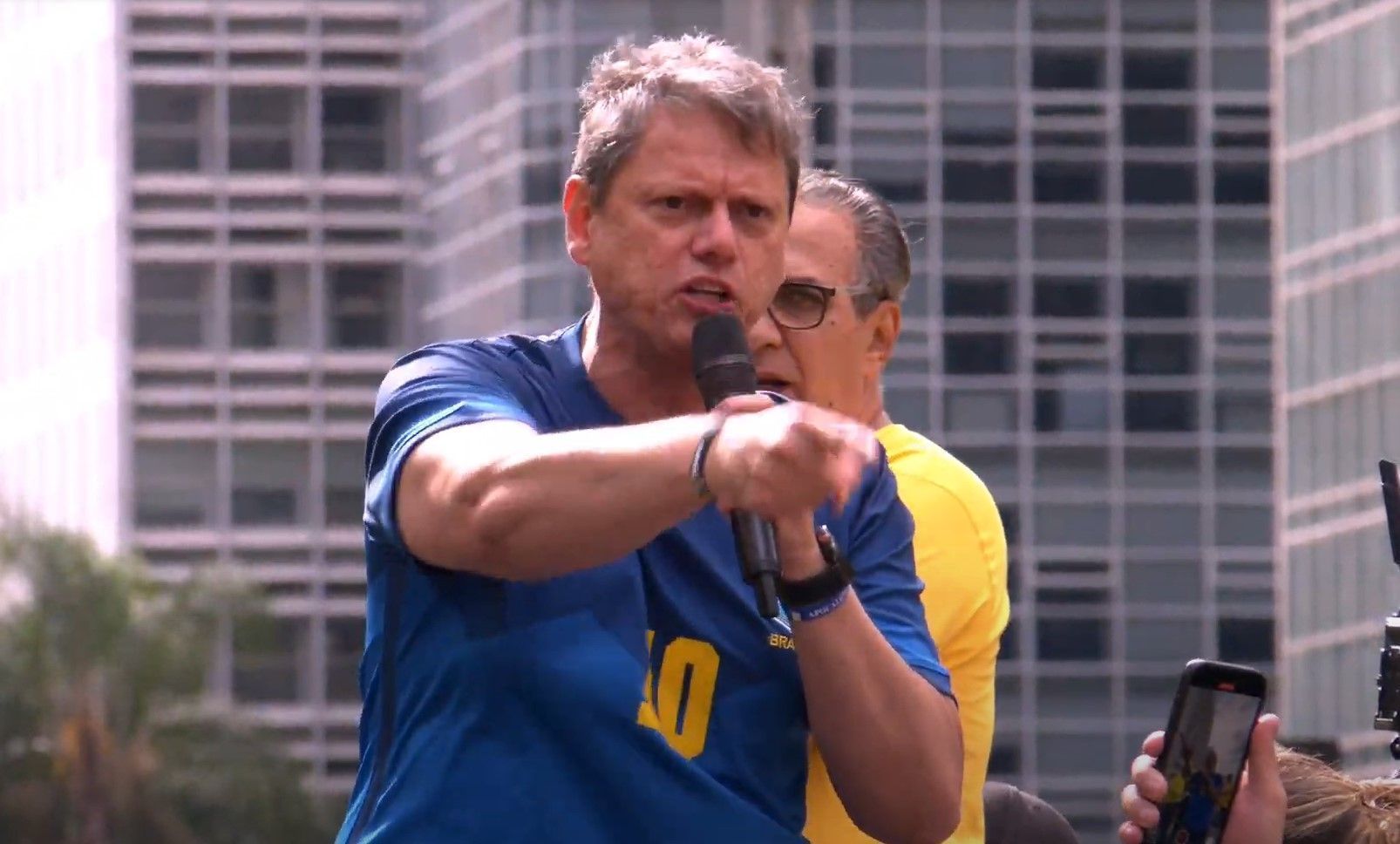 O governador de São Paulo, Tarcísio de Freitas, durante ato na avenida Paulista pela anistia aos condenados no 8 de Janeiro