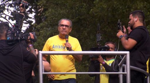 O pastor Silas Malafaia discursa durante manifestação na avenida Paulista, em São Paulo, pela anistia a condenados no 8 de Janeiro