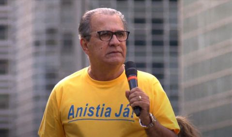 O pastor Silas Malafaia discursa durante manifestação na avenida Paulista, em São Paulo, pela anistia a condenados no 8 de Janeiro