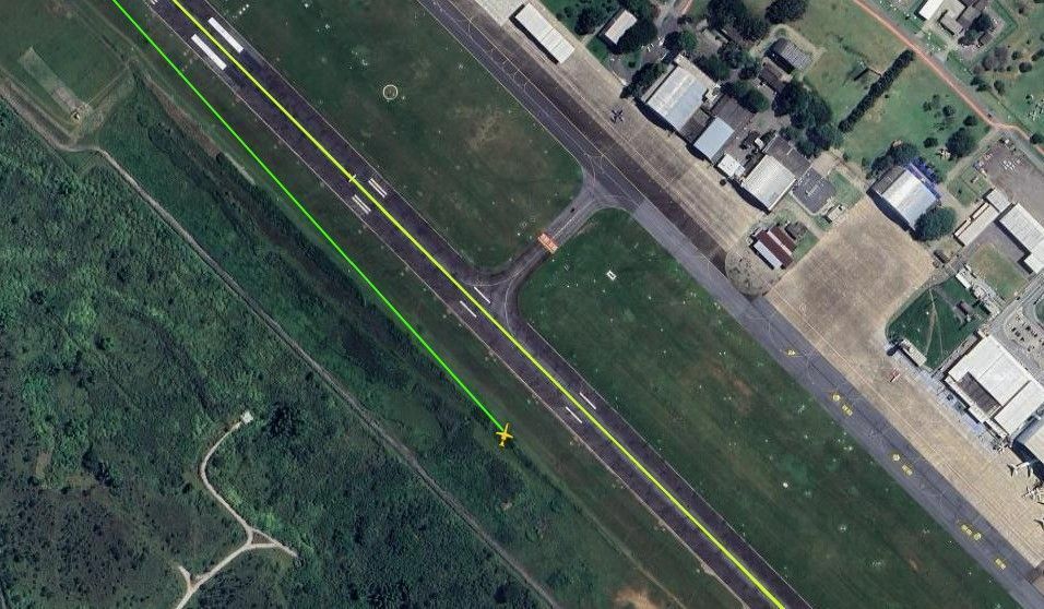 Trajeto do avião da FAB que saiu da pista em São José dos Campos (SP) • Reprodução/Flightradar24